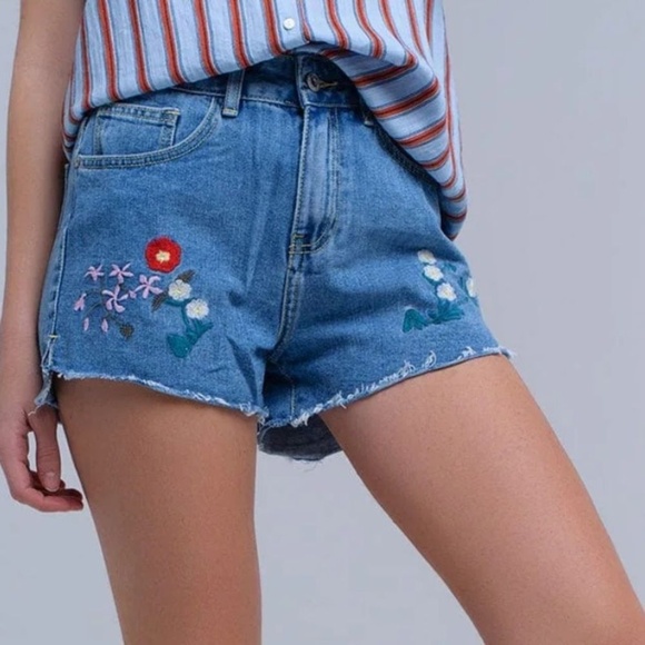 Q2 Denim Embroidered Jean Shorts fits size 8 see measurements - Picture 1 of 12